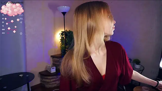 LynetBurby online show from December 9, 2024, 7:18 pm