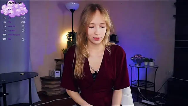 LynetBurby online show from December 11, 2024, 11:32 pm