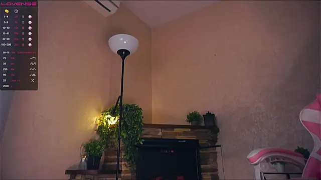 LynetBurby online show from March 19, 2025, 10:11 am