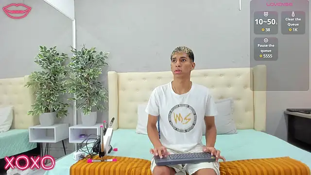 Snapshot of kieran_derek chatting on March 21, 2025, 3:12 am kieran derek online show from March 21, 2025, 3:12 am