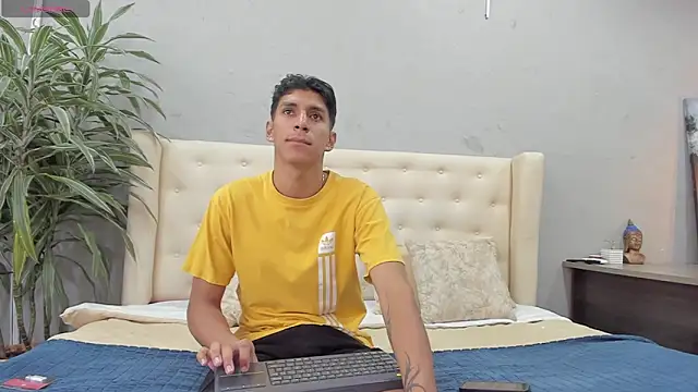 Snapshot of kieran_derek chatting on September 27, 2025, 3:33 am kieran derek online show from September 27, 2025, 3:33 am