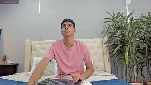 Snapshot of kieran_derek chatting on October 16, 2025, 3:29 am kieran derek online show from October 16, 2025, 3:29 am