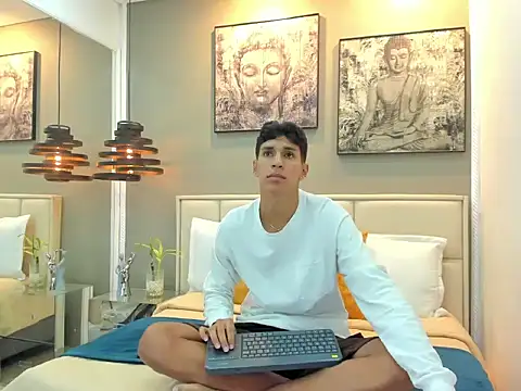 Snapshot of kieran_derek chatting on October 29, 2025, 3:31 am kieran derek online show from October 29, 2025, 3:31 am