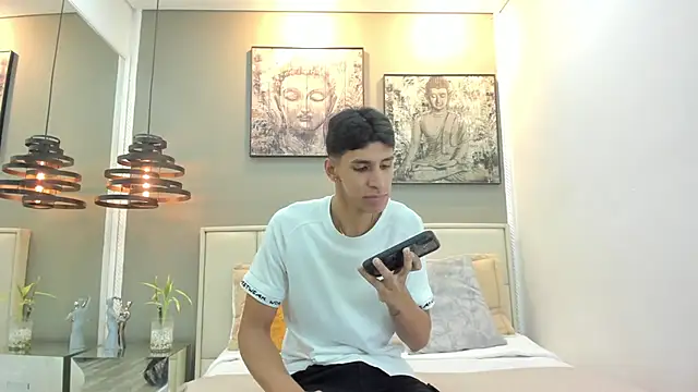 Snapshot of kieran_derek chatting on December 21, 2025, 2:19 am kieran derek online show from December 21, 2025, 2:19 am