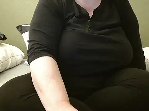 Snapshot of MarthaBriest chatting on February 2, 2025, 8:19 pm MarthaBriest online show from February 2, 2025, 8:19 pm