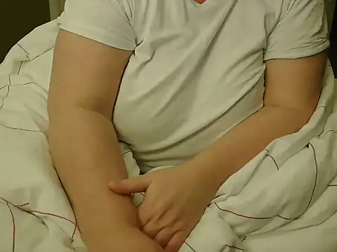 Snapshot of MarthaBriest chatting on February 8, 2025, 6:01 am MarthaBriest online show from February 8, 2025, 6:01 am