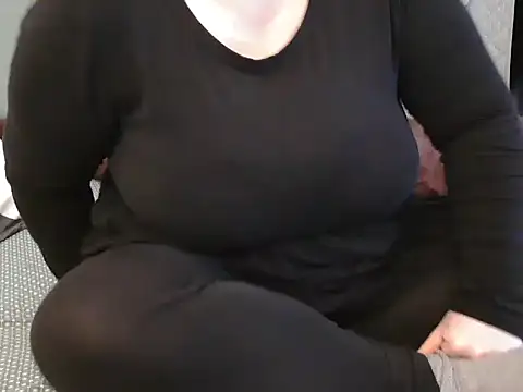 Snapshot of MarthaBriest chatting on March 4, 2025, 6:37 am MarthaBriest online show from March 4, 2025, 6:37 am