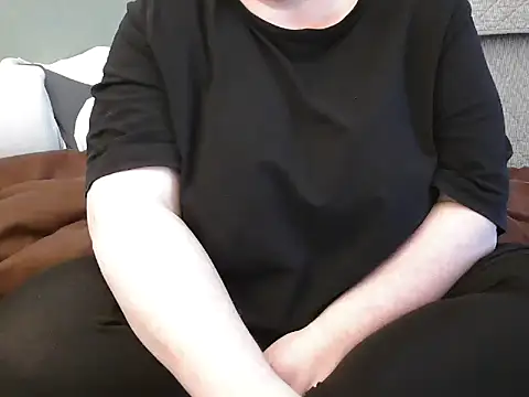 Snapshot of MarthaBriest chatting on March 10, 2025, 9:32 am MarthaBriest online show from March 10, 2025, 9:32 am