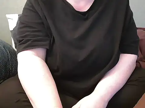 Snapshot of MarthaBriest chatting on March 10, 2025, 2:37 pm MarthaBriest online show from March 10, 2025, 2:37 pm