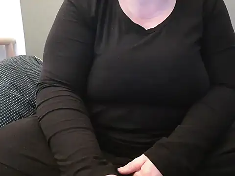 Snapshot of MarthaBriest chatting on March 18, 2025, 3:53 pm MarthaBriest online show from March 18, 2025, 3:53 pm