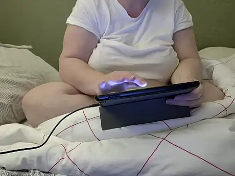 Snapshot of MarthaBriest chatting on October 27, 2025, 2:37 am MarthaBriest online show from October 27, 2025, 2:37 am