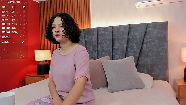 pretty sunlight  online show from February 13, 2025, 1:50 am