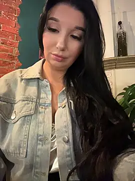 Tisha Busty online show from June 6, 2026, 11:59 am