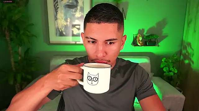 Aaronfox x online show from March 14, 2025, 9:24 am