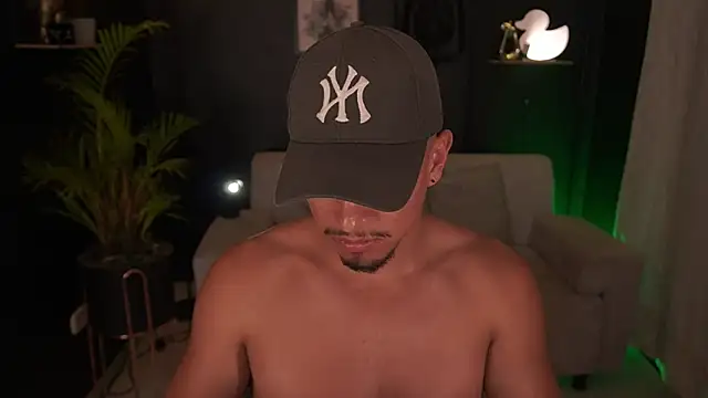 Aaronfox x online show from November 3, 2025, 11:04 pm