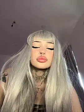 madelinexx online show from September 12, 2025, 11:43 am