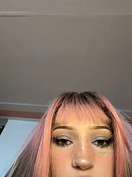 madelinexx online show from March 27, 2026, 12:05 pm