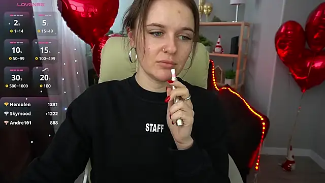 MaribelRiverr  online show from February 15, 2025, 9:49 am