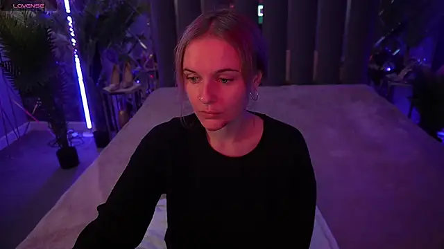 MaribelRiverr  online show from October 3, 2025, 5:48 am