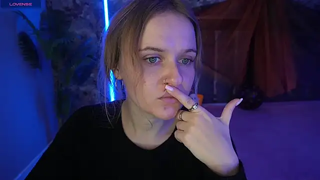 MaribelRiverr  online show from October 28, 2025, 6:28 am