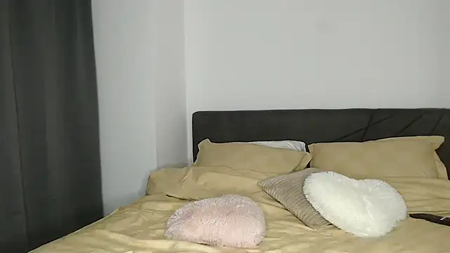 Snapshot of ElizabethAC chatting on March 19, 2025, 9:38 am ElizabethAC online show from March 19, 2025, 9:38 am