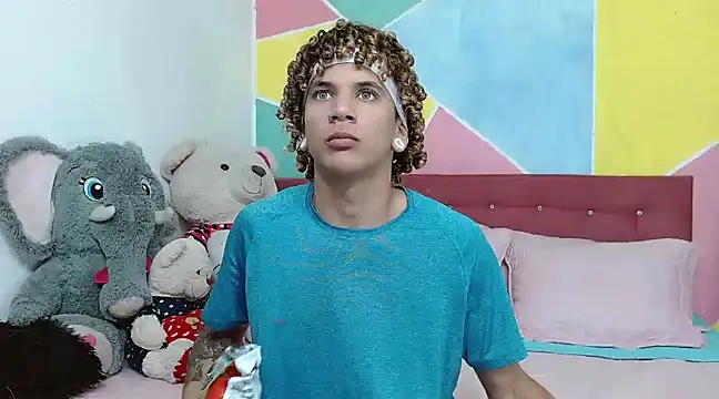 Snapshot of tylor_boy chatting on January 24, 2025, 10:08 pm tylor boy online show from January 24, 2025, 10:08 pm