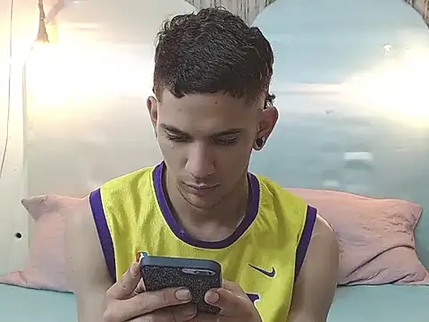 Snapshot of tylor_boy chatting on December 5, 2025, 8:49 pm tylor boy online show from December 5, 2025, 8:49 pm