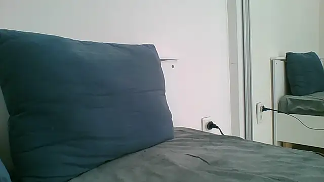 Snapshot of Emma_99 chatting on June 13, 2026, 6:33 am Emma 99 online show from June 13, 2026, 6:33 am