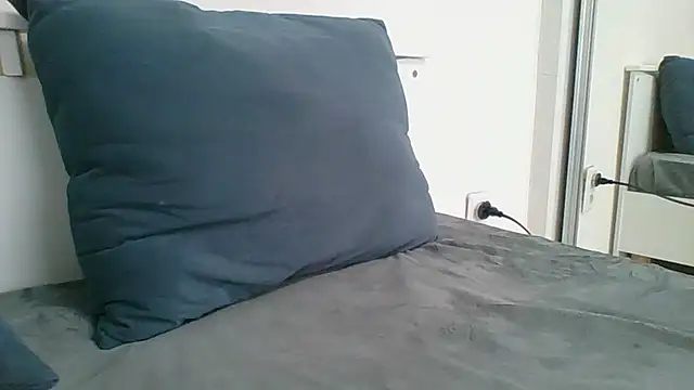 Snapshot of Emma_99 chatting on June 14, 2026, 7:21 am Emma 99 online show from June 14, 2026, 7:21 am