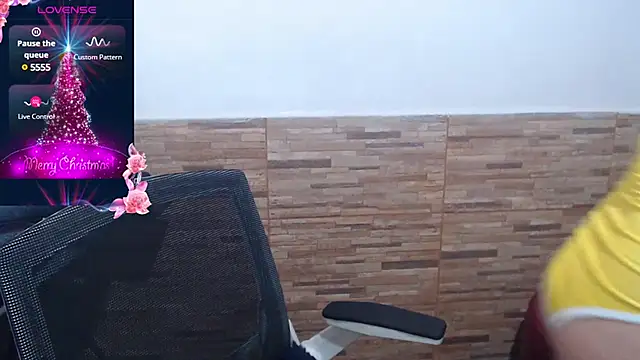 athenea russo4 online show from December 12, 2024, 2:26 am