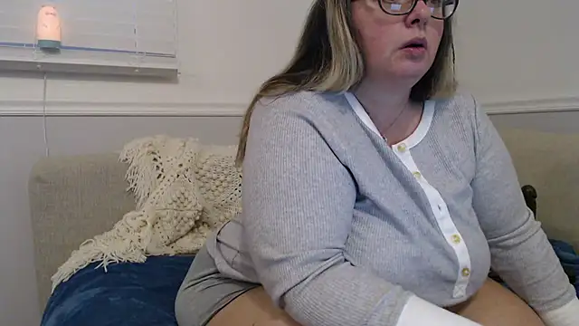 LauLauPAWG online show from February 6, 2025, 12:48 pm