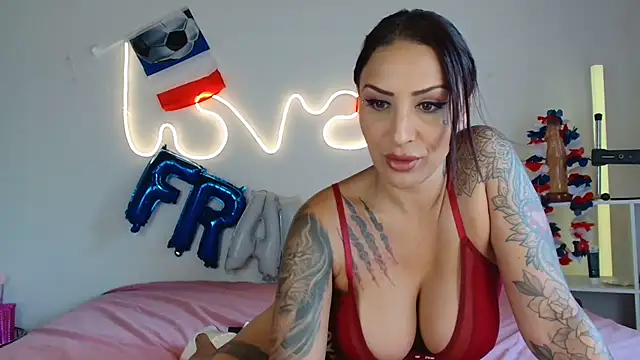 JuliaVegaOff online show from June 29, 2026, 11:21 am