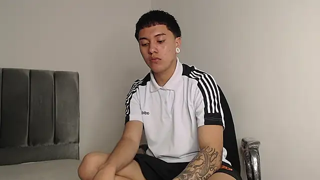 alex-lover online show from October 22, 2025, 2:23 am