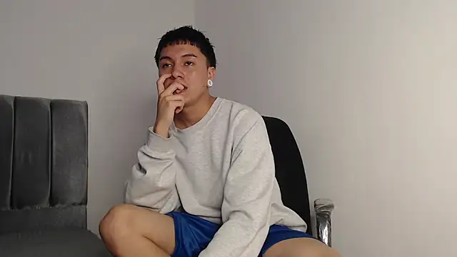 alex-lover online show from November 8, 2025, 1:39 am