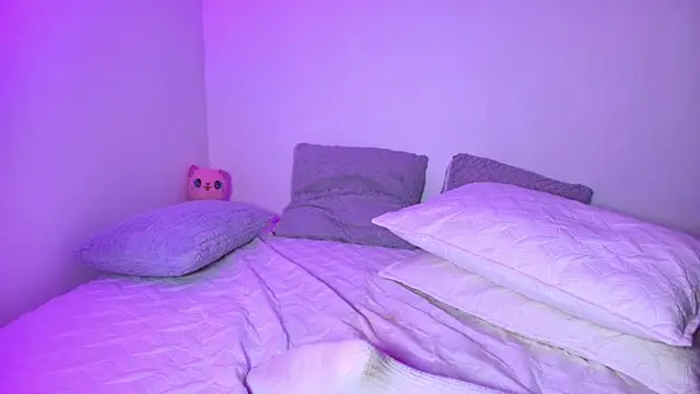 PollyGrey  online show from December 22, 2025, 4:42 am