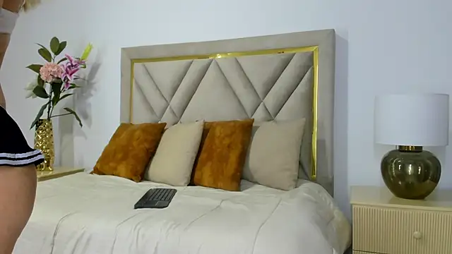 emily queen2 online show from February 5, 2025, 6:37 pm