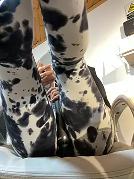 Milff parkerrr online show from March 7, 2025, 5:49 pm