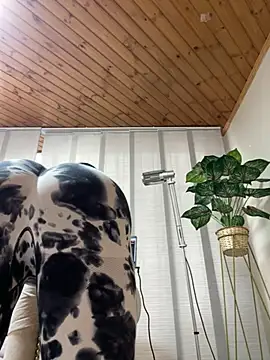 Milff parkerrr online show from March 7, 2025, 8:55 pm