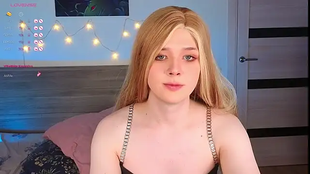  yourFoxy  online show from January 5, 2026, 5:27 pm