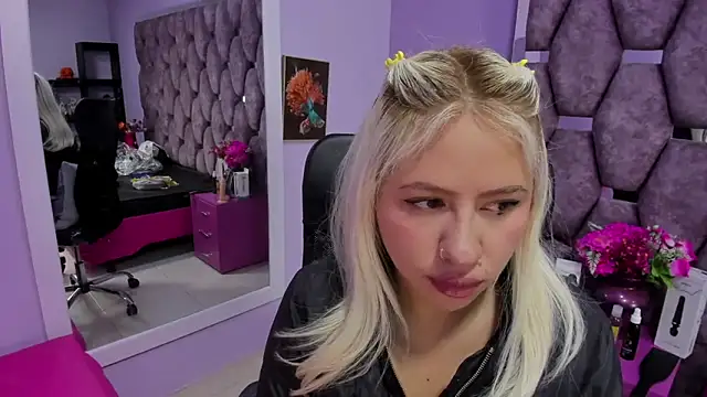 ConstansBlonde online show from December 11, 2024, 1:39 pm