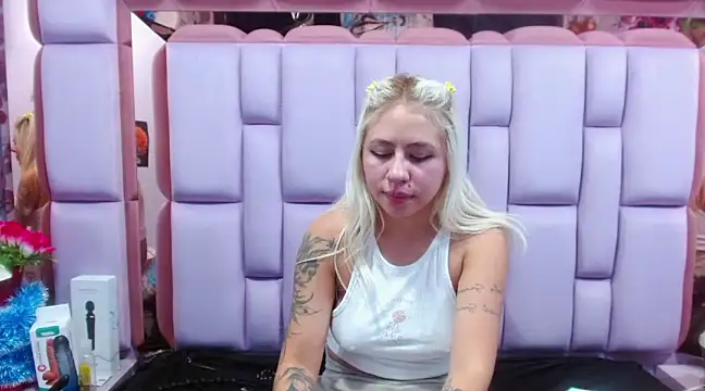 ConstansBlonde online show from December 12, 2024, 4:21 pm