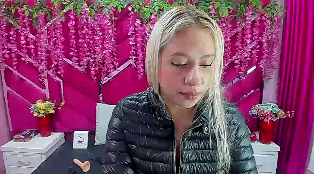 ConstansBlonde online show from January 7, 2025, 1:24 pm