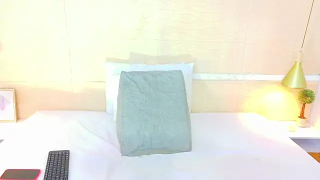 Chocolatte bar online show from November 11, 2025, 1:55 pm