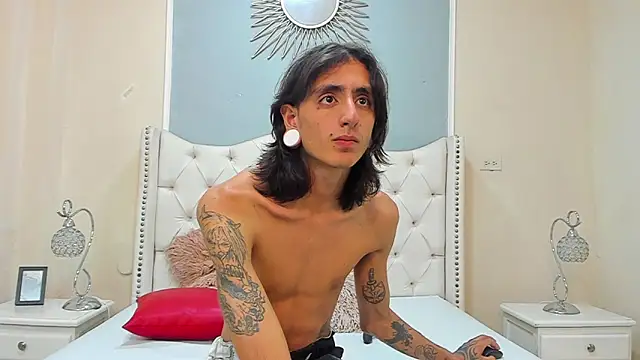 Matthew Dixonn online show from December 18, 2024, 4:09 am