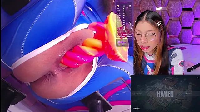 LunaAridi online show from April 19, 2026, 9:17 pm