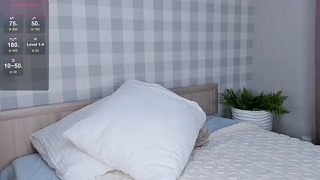 Butterflys1268 online show from December 24, 2024, 9:11 pm