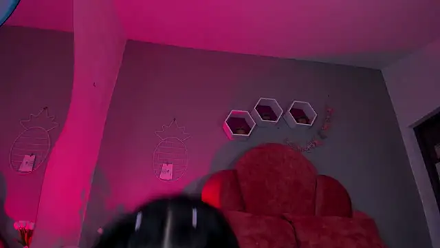 StefanyWilliams  online show from February 5, 2025, 2:40 am