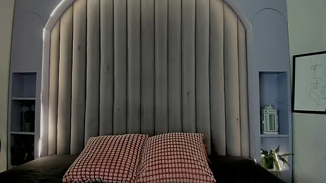 StefanyWilliams  online show from December 5, 2025, 7:43 pm