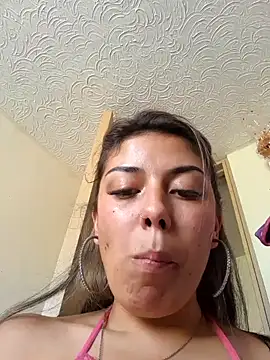 Sweel Leyva18 online show from December 12, 2024, 6:31 pm