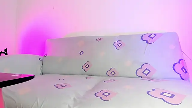 LoveBirds  1 online show from March 20, 2025, 7:57 pm